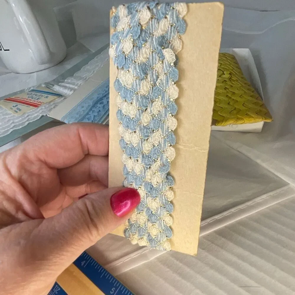 One lot vintage of sewing trimmings lace eyelet zig zag